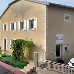 Sejour Paisible Dans La Campagne De Mont-l'etroit, Proche De Sites Historiques - Fr-1-584-381 別荘 *