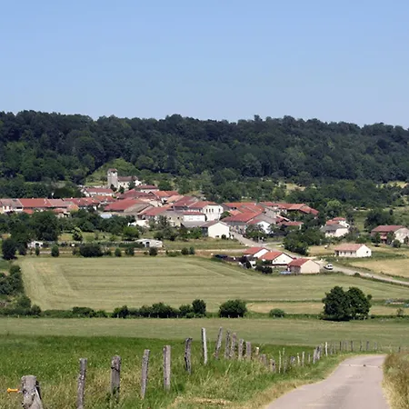 Gospodarstwo wiejskie Sejour Paisible Dans La Campagne De Mont-l'etroit, Proche De Sites Historiques - Fr-1-584-381