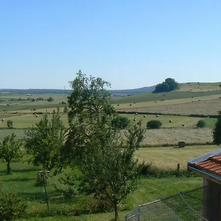 Paisible Dans La Campagne De Mont-l'étroit, Proche De Sites Historiques - Fr-1-584-381 * Mont-l'Etroit