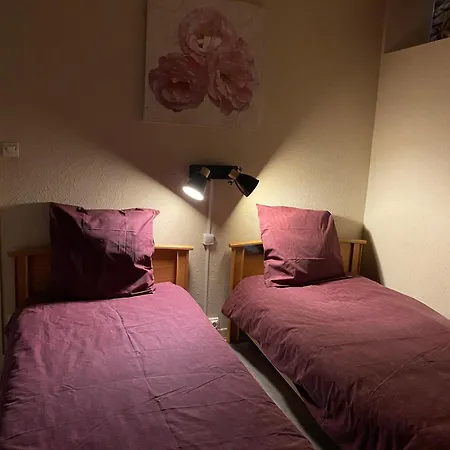 Sejour Paisible Dans La Campagne De Mont-l'etroit, Proche De Sites Historiques - Fr-1-584-381 *