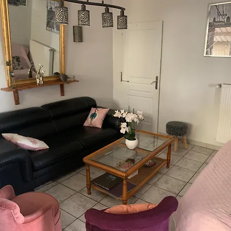 Sejour Paisible Dans La Campagne De Mont-l'etroit, Proche De Sites Historiques - Fr-1-584-381 * Mont-l'Etroit