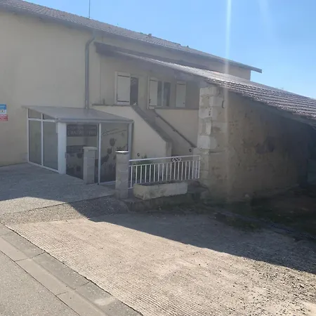 Sejour Paisible Dans La Campagne De Mont-l'etroit, Proche De Sites Historiques - Fr-1-584-381