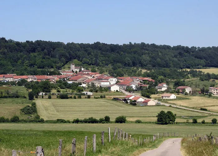 Holiday home Sejour Paisible Dans La Campagne De Mont-l'etroit, Proche De Sites Historiques - Fr-1-584-381