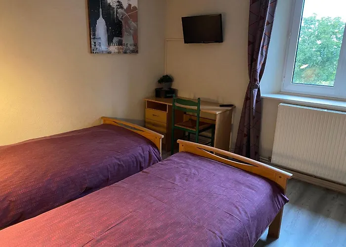 Sejour Paisible Dans La Campagne De Mont-l'etroit, Proche De Sites Historiques - Fr-1-584-381 Holiday home *