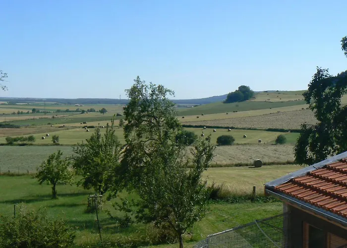 Sejour Paisible Dans La Campagne De Mont-l'etroit, Proche De Sites Historiques - Fr-1-584-381 * Mont-l'Etroit
