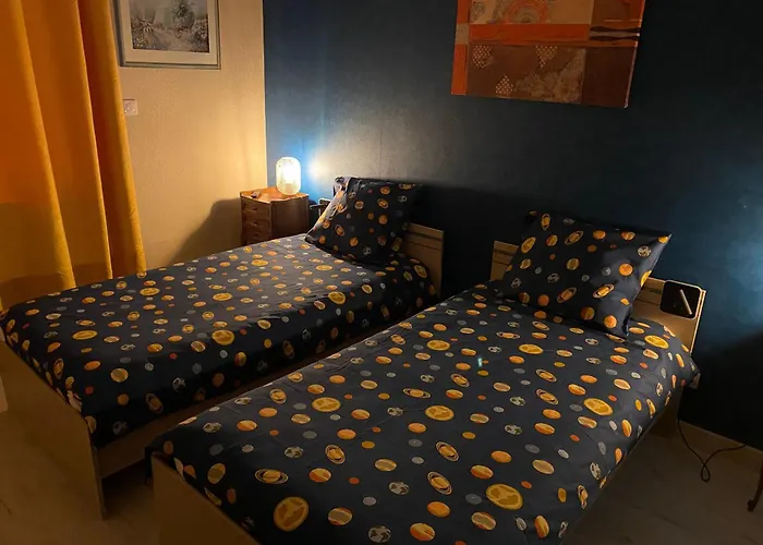 Holiday home Sejour Paisible Dans La Campagne De Mont-l'etroit, Proche De Sites Historiques - Fr-1-584-381