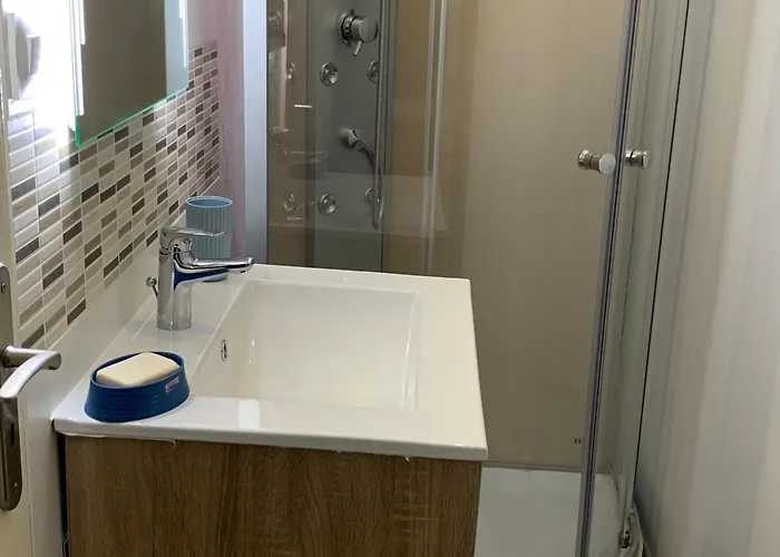 Sejour Paisible Dans La Campagne De Mont-l'etroit, Proche De Sites Historiques - Fr-1-584-381 Holiday home