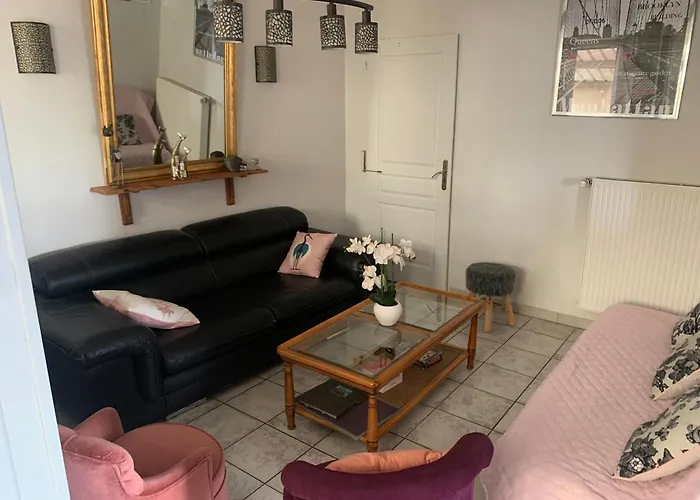 Sejour Paisible Dans La Campagne De Mont-l'etroit, Proche De Sites Historiques - Fr-1-584-381 * Mont-l'Etroit