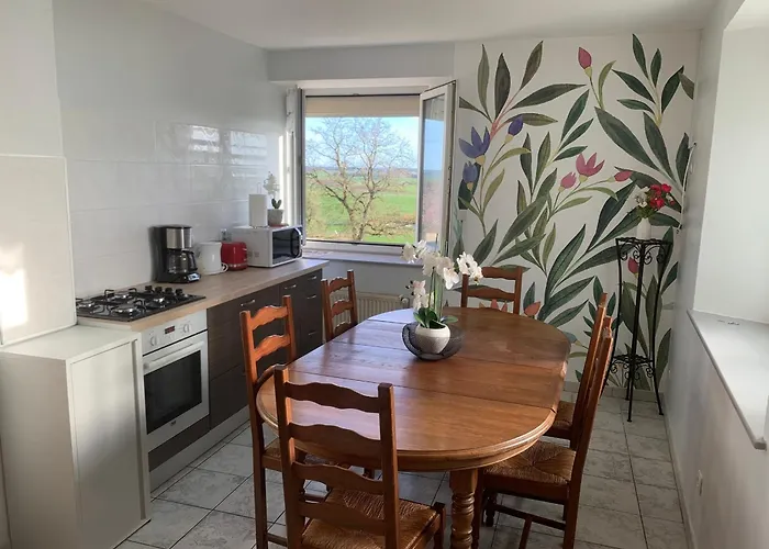 Holiday home Sejour Paisible Dans La Campagne De Mont-l'etroit, Proche De Sites Historiques - Fr-1-584-381