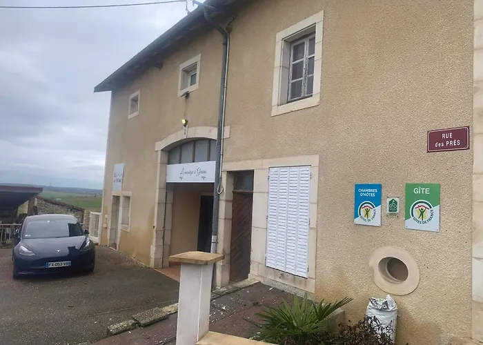 Sejour Paisible Dans La Campagne De Mont-l'etroit, Proche De Sites Historiques - Fr-1-584-381