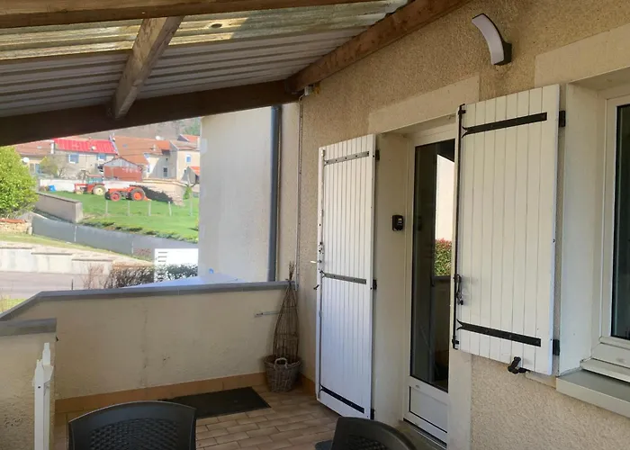 Holiday home Sejour Paisible Dans La Campagne De Mont-l'etroit, Proche De Sites Historiques - Fr-1-584-381