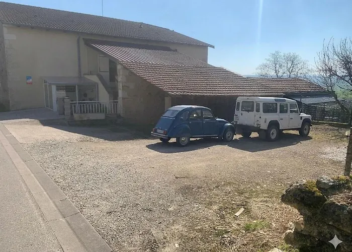 Sejour Paisible Dans La Campagne De Mont-l'etroit, Proche De Sites Historiques - Fr-1-584-381