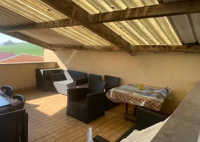 Sejour Paisible Dans La Campagne De Mont-l'etroit, Proche De Sites Historiques - Fr-1-584-381 * Mont-l'Etroit