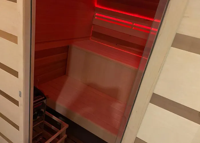 Sejour Paisible Dans La Campagne De Mont-l'etroit, Proche De Sites Historiques - Fr-1-584-381